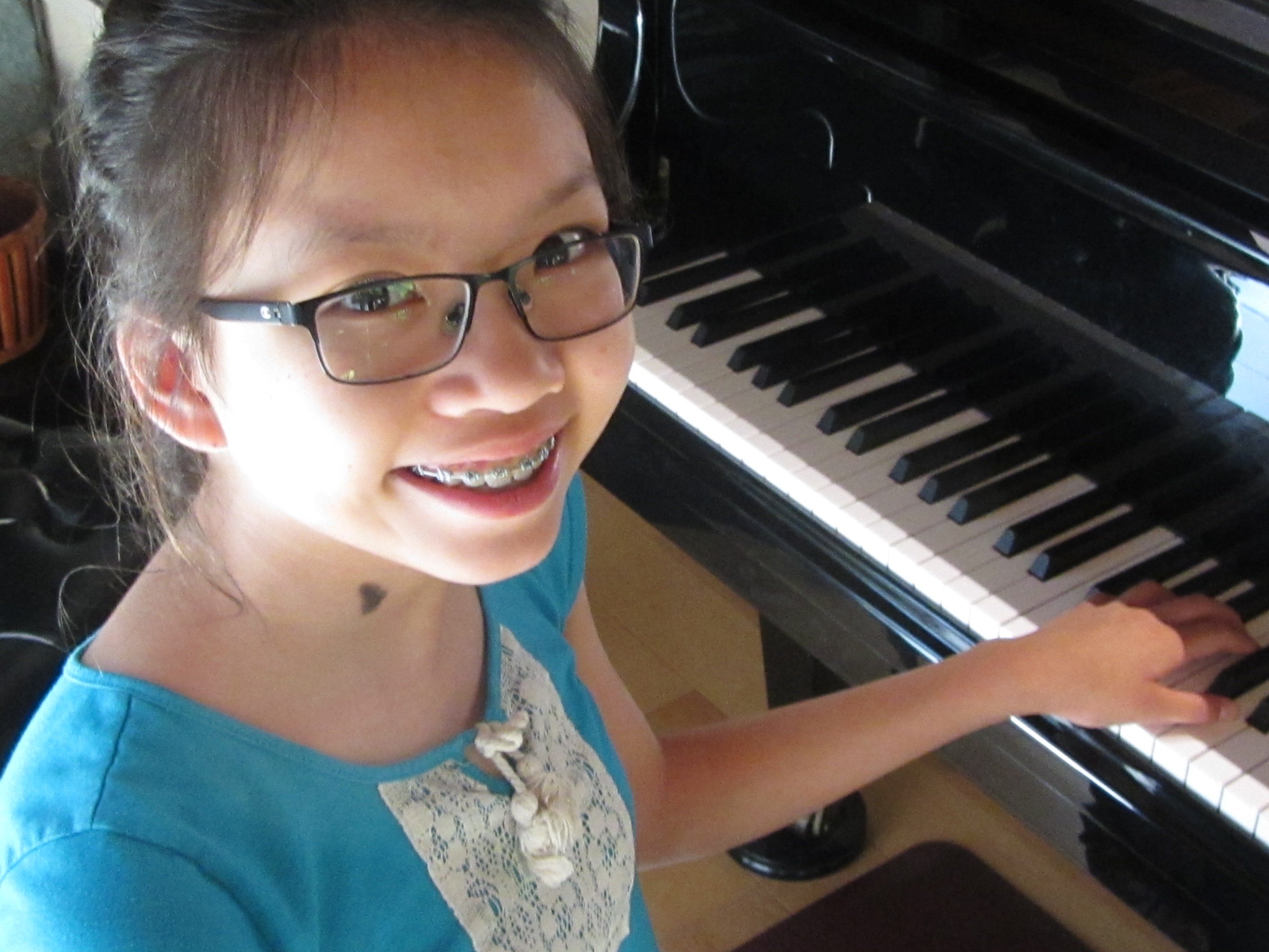 Learn to play piano at the Metropolitan Academy of Music